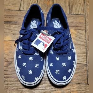 New Vans x MLB Yankees Kids Shoes Size 3 Brand New